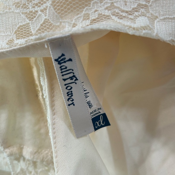 Wallflower Cream Lace Dress - Picture 3 of 3